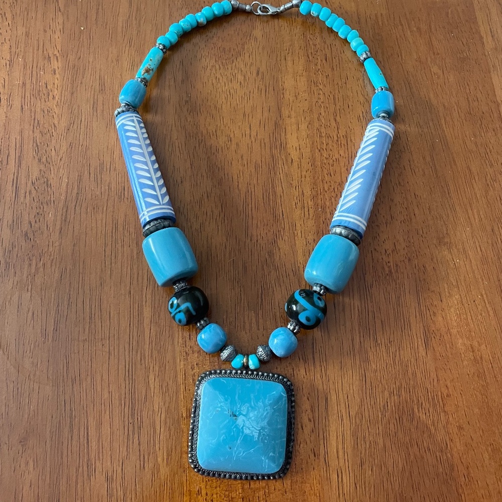 Vintage BOHO Chunky Tribal Necklace Turquoise Stone Wood Beads